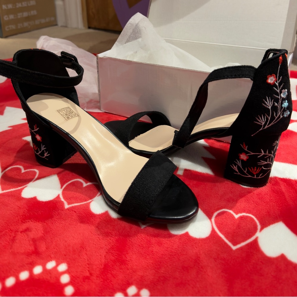 SHEIN Black Chunky Embroidered Heels